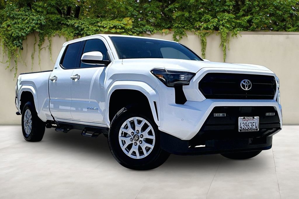 Certified 2025 Toyota Tacoma SR5 w/ SR5 Upgrade Package AWD/4WD image 1