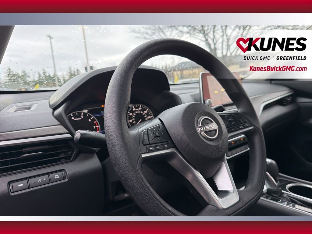 Used 2024 Nissan Altima 2.5 SV FWD image 16