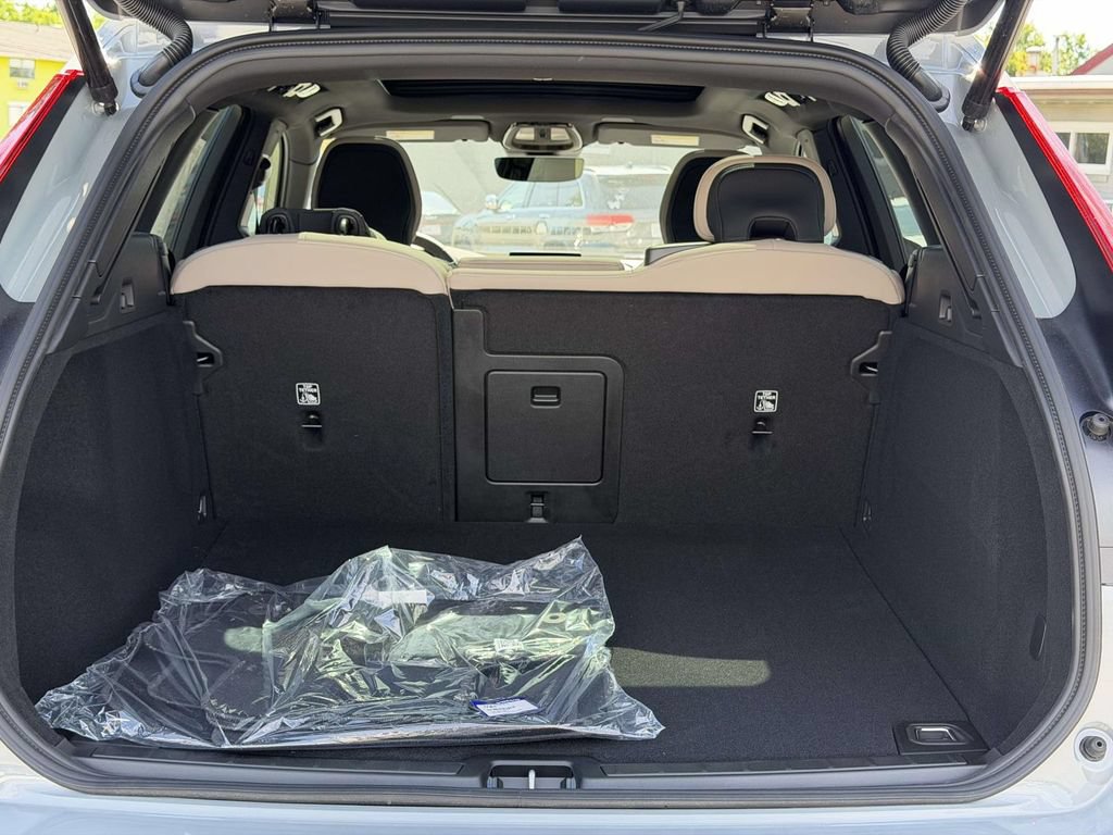 New 2026 Volvo XC60 B5 Core w/ Climate Package AWD/4WD image 13