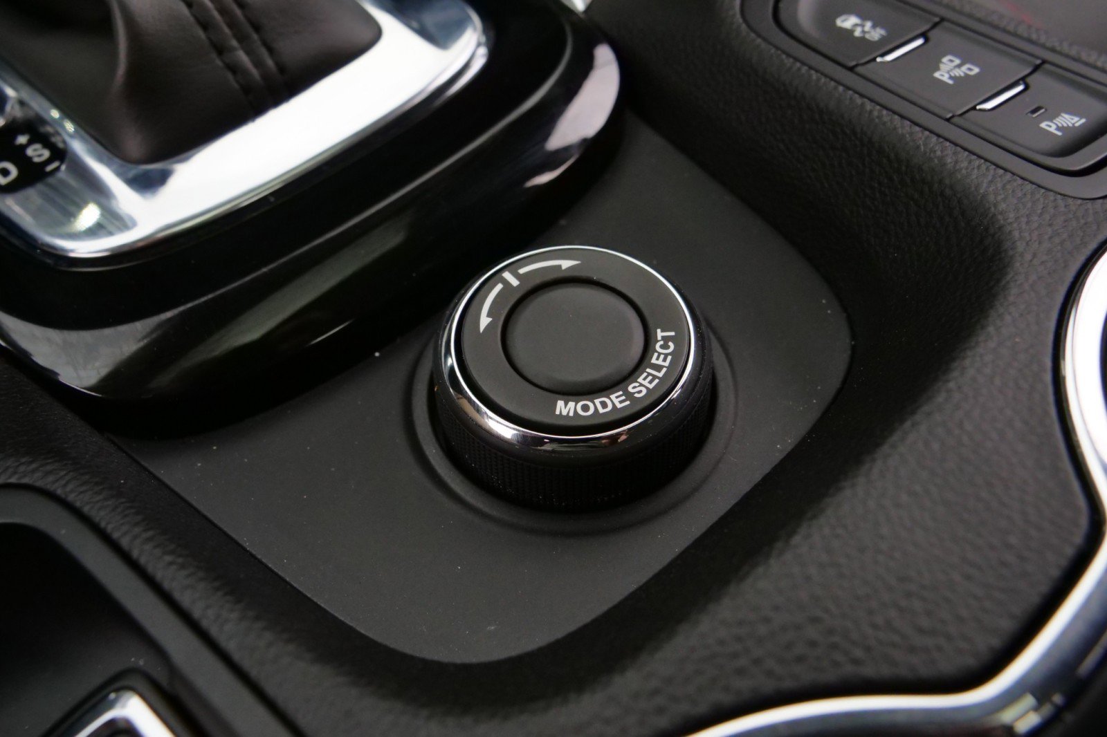 Used 2015 Chevrolet SS RWD image 10