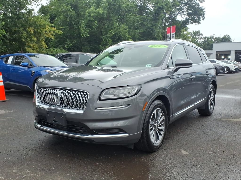 Used 2023 Lincoln Nautilus AWD w/ Premium Package image 2