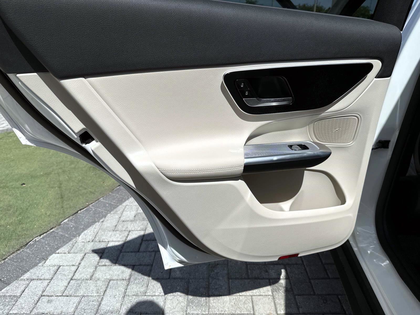 Certified 2025 Mercedes-Benz GLC 300 image 12