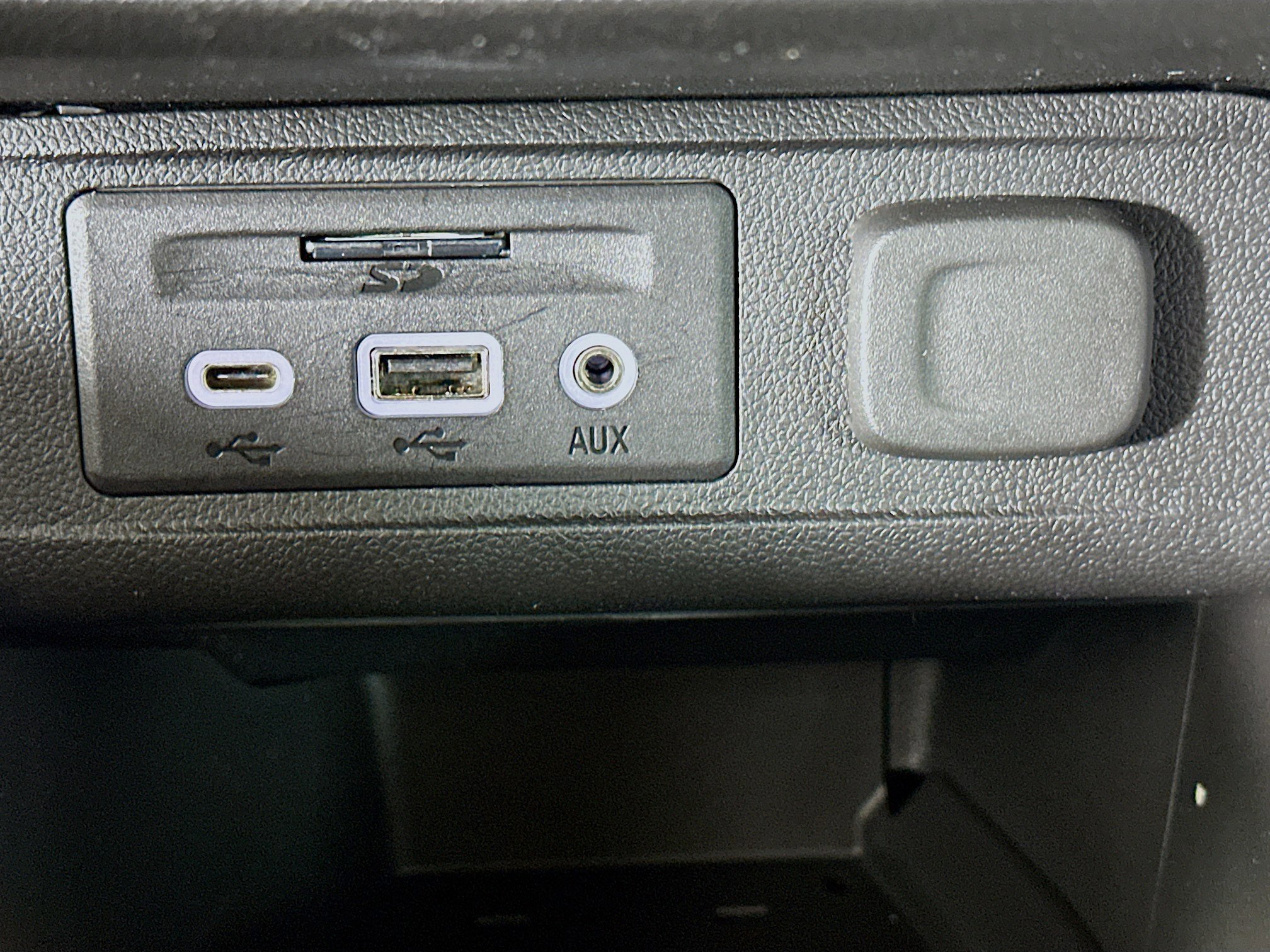 Used 2022 Buick Encore GX Essence w/ Advanced Technology Package FWD image 26