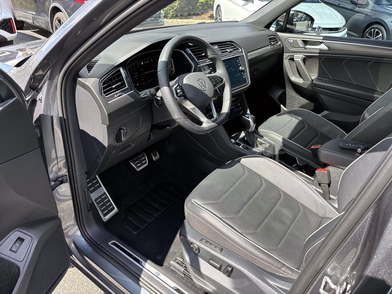 Used 2024 Volkswagen Tiguan SEL R-Line image 24