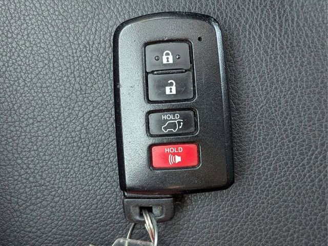 Used 2016 Toyota RAV4 Limited FWD image 30