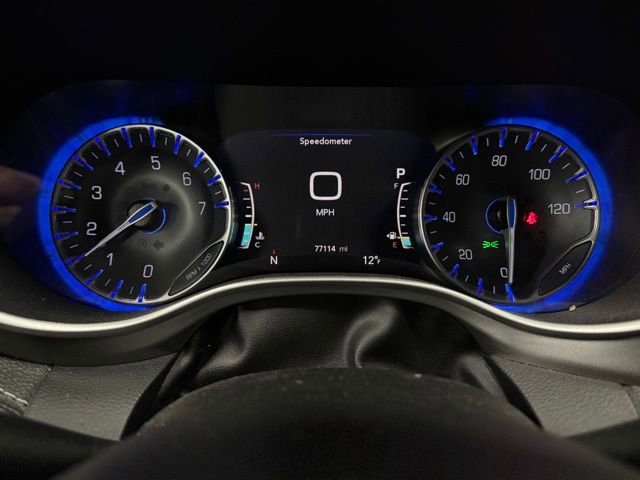 Used 2022 Chrysler Pacifica Touring-L image 32