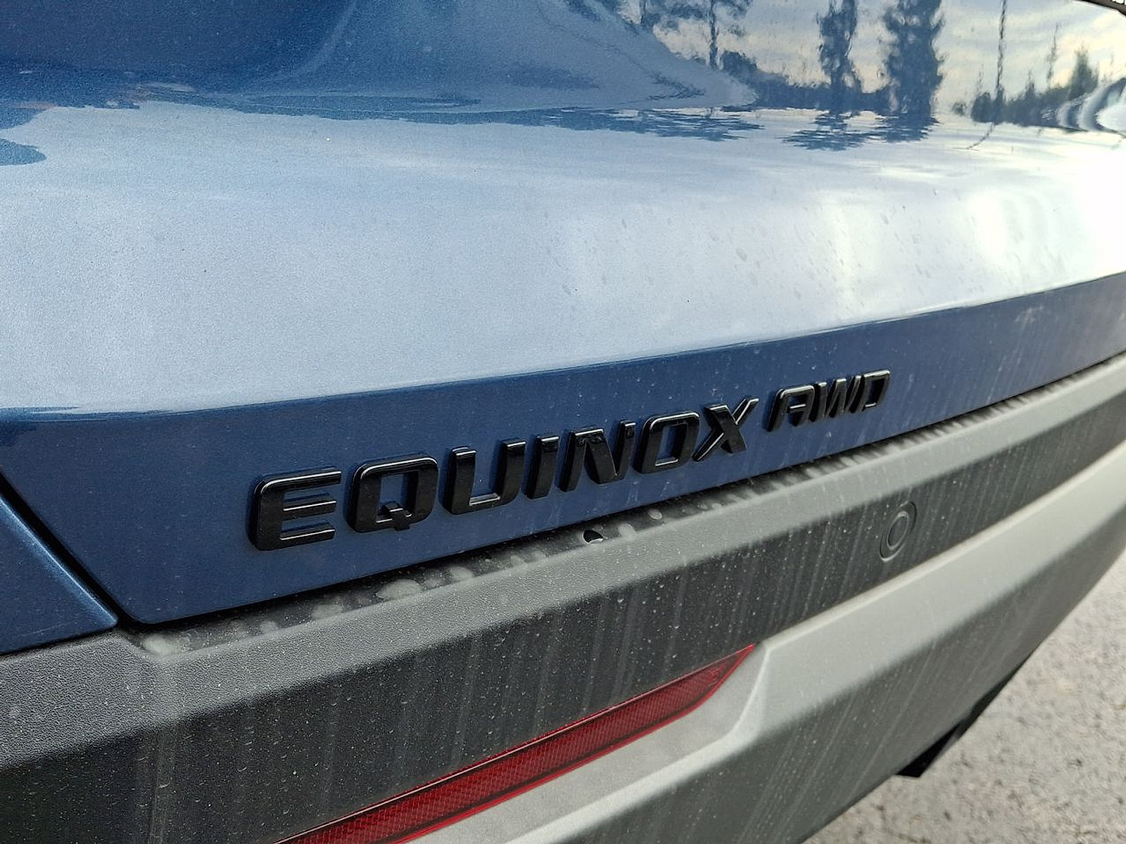 New 2027 Chevrolet Equinox LT w/ Midnight Edition AWD/4WD image 11