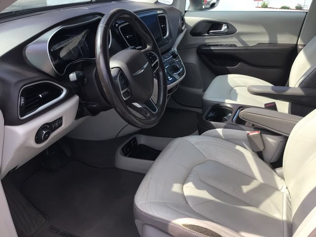 Used 2017 Chrysler Pacifica Touring-L FWD image 24