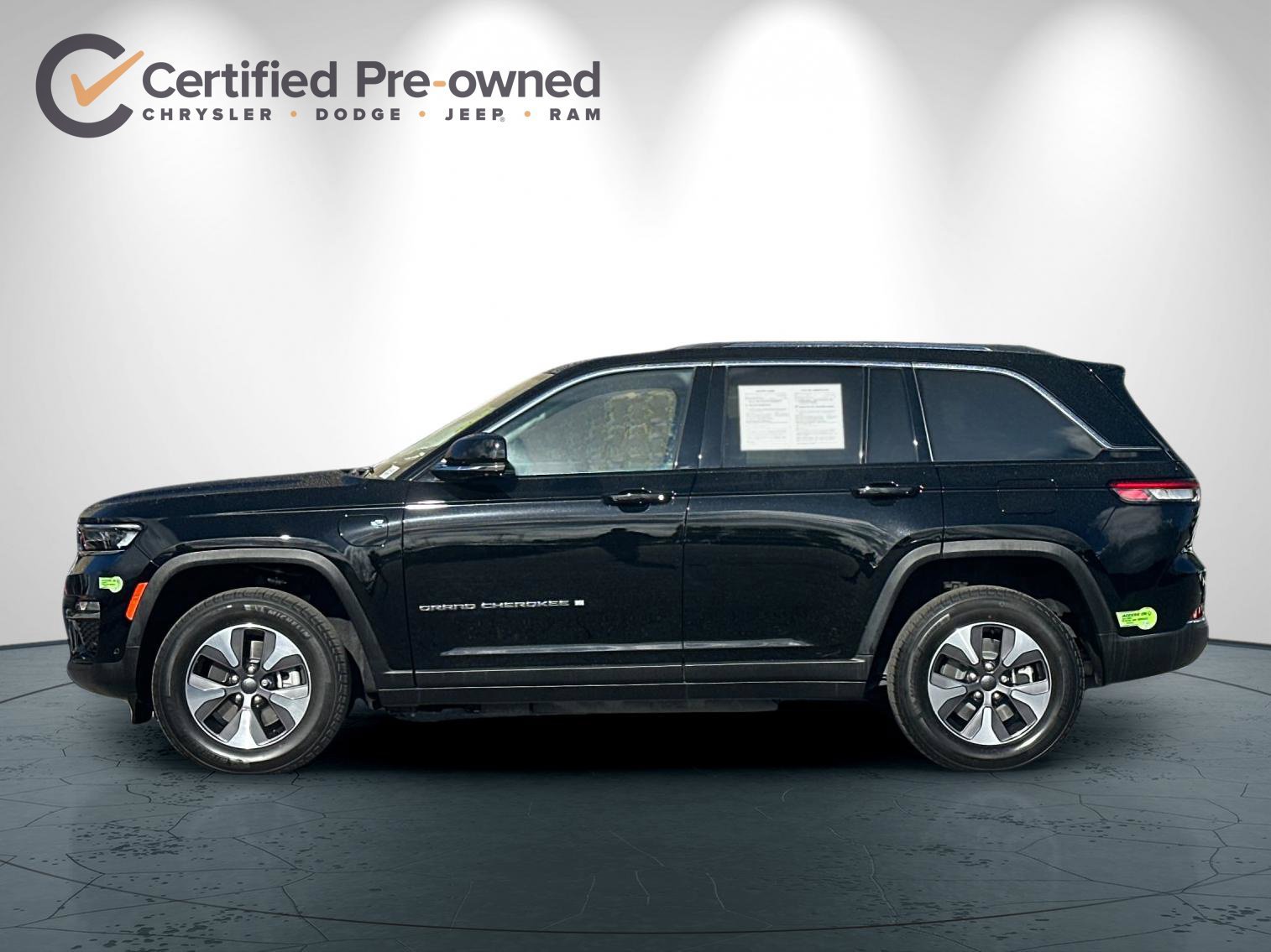 Used 2022 Jeep Grand Cherokee Limited 4xe w/ Luxury Tech Group II AWD/4WD image 7