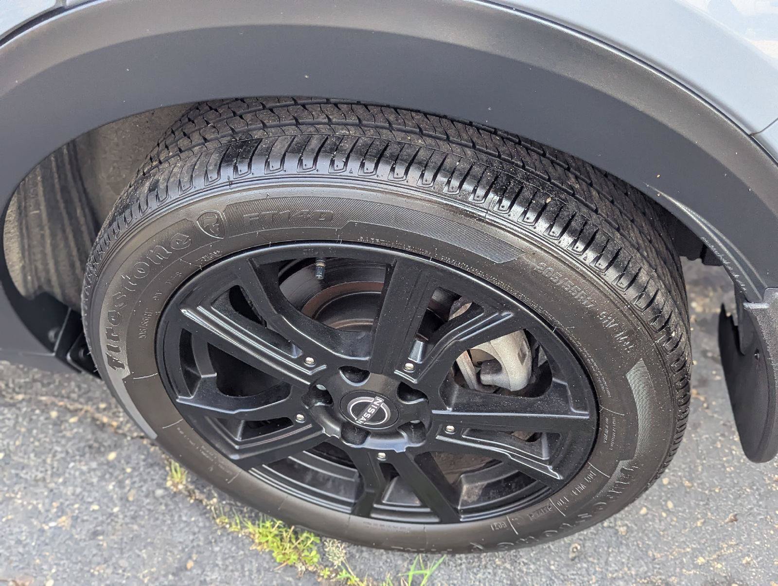 Used 2023 Nissan Kicks SR w/ Exterior Package FWD image 32