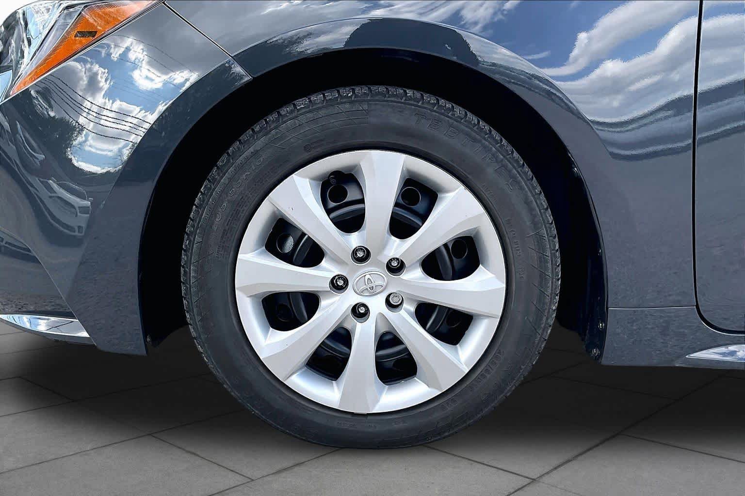 Used 2025 Toyota Corolla LE FWD image 11