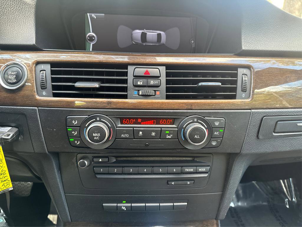 Used 2013 BMW 335i Convertible image 29