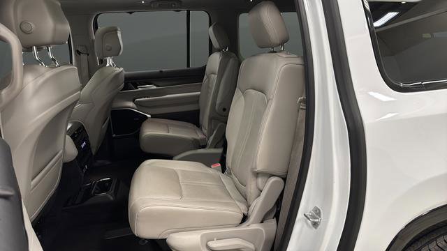 Used 2023 Jeep Wagoneer L Series III w/ Premium Group I image 24