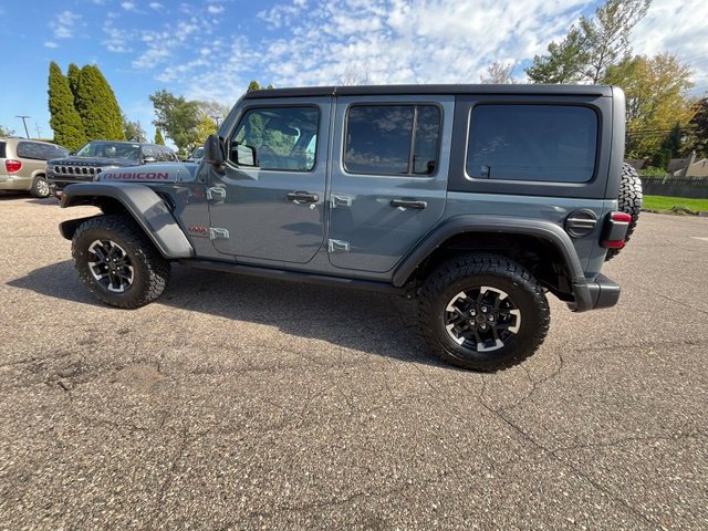 Used 2024 Jeep Wrangler Unlimited Rubicon w/ Convenience Group AWD/4WD image 2