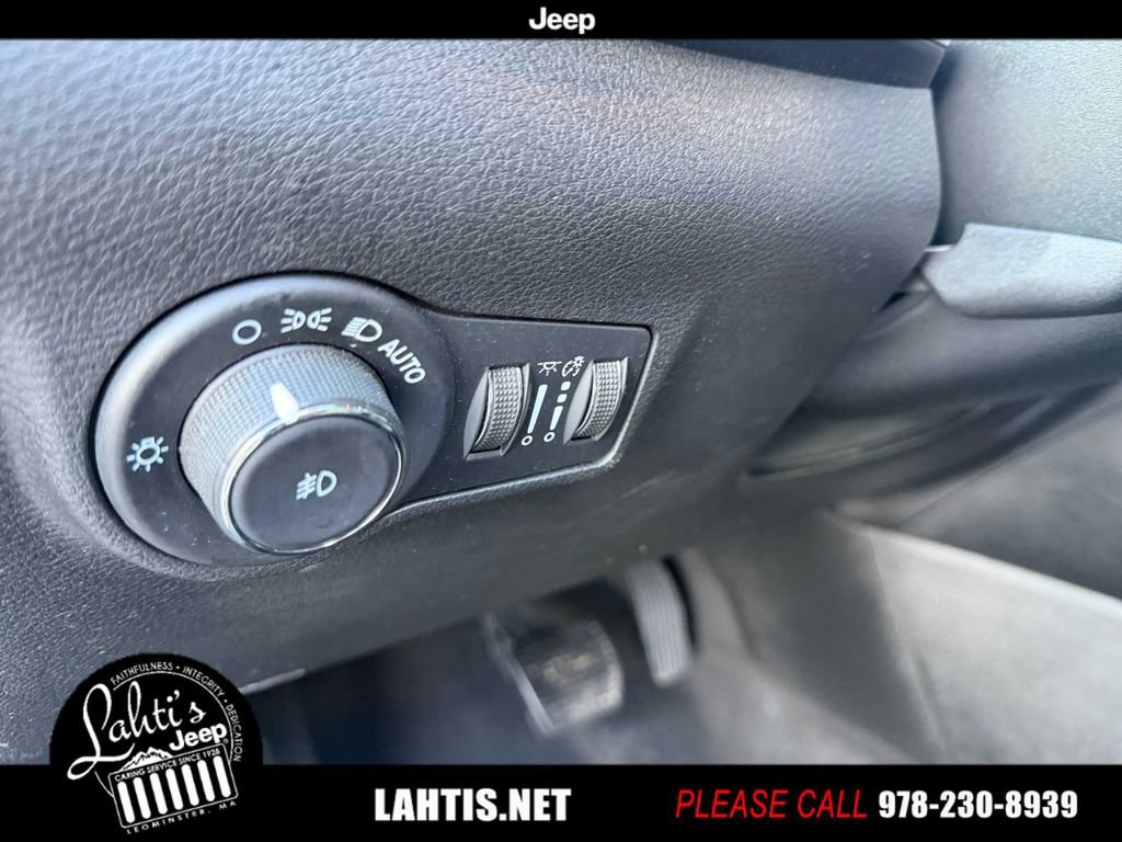 Certified 2022 Jeep Compass Limited image 29