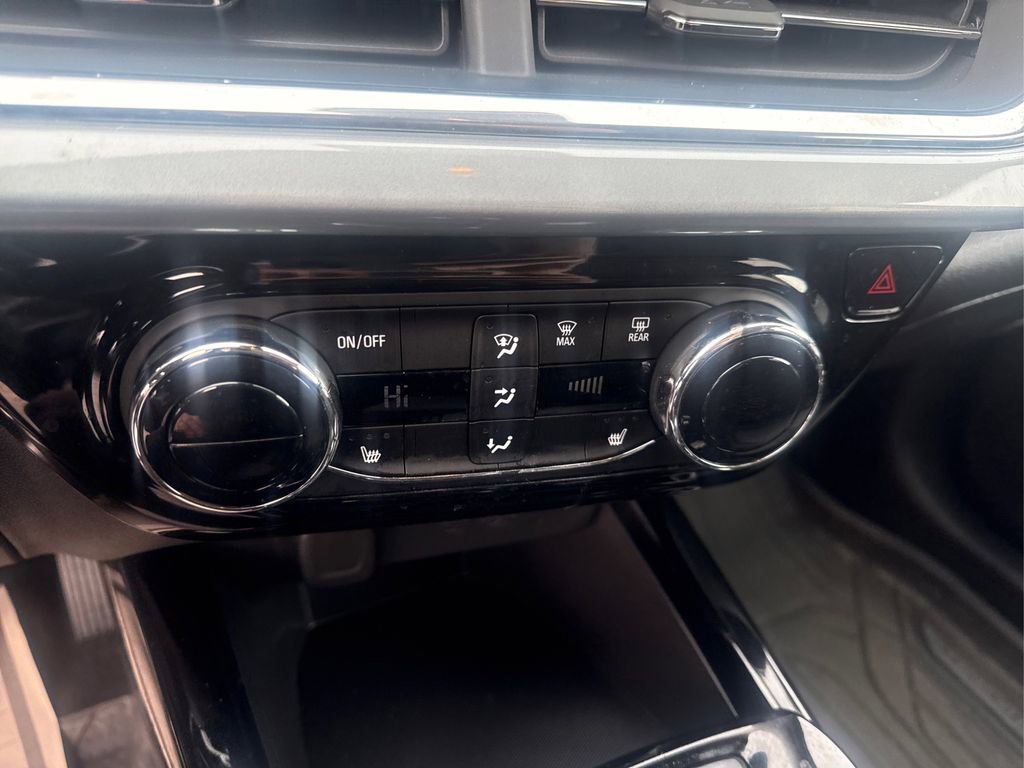 Used 2024 Chevrolet Trax LT w/ Driver Confidence Package FWD image 34