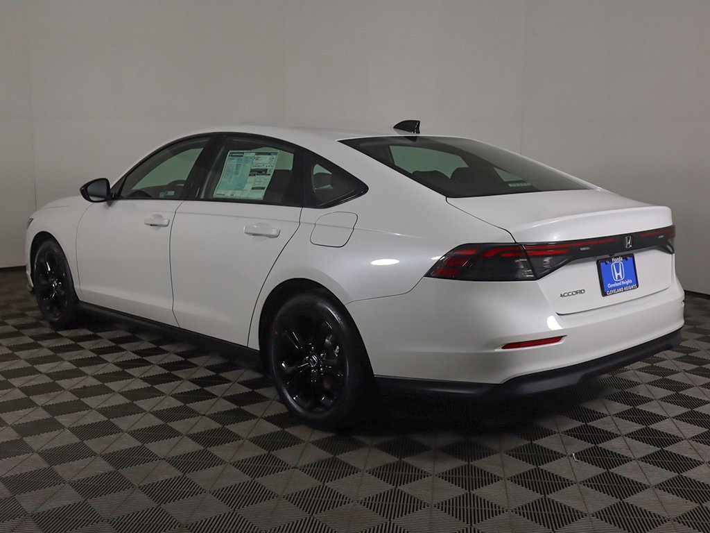 Certified 2025 Honda Accord SE image 9