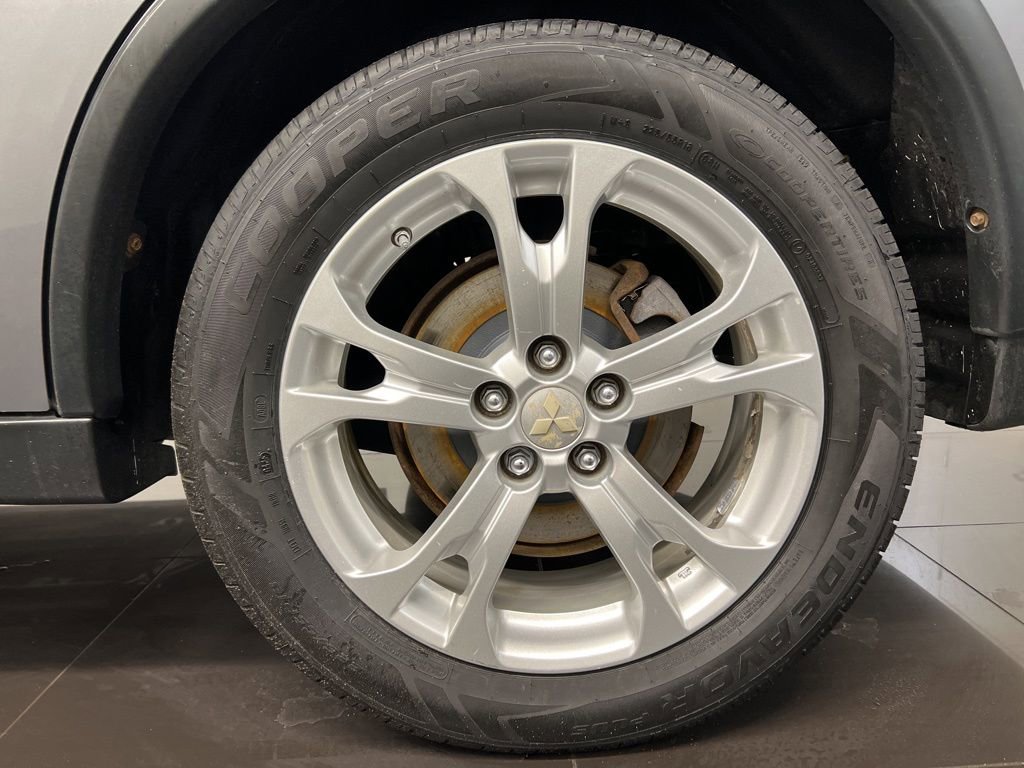 Used 2015 Mitsubishi Outlander SE image 7