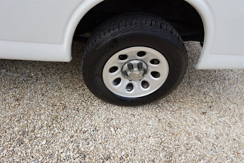 Used 2010 Chevrolet Express 1500 RWD image 29