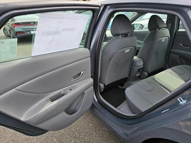 New 2026 Hyundai Elantra SE FWD image 13