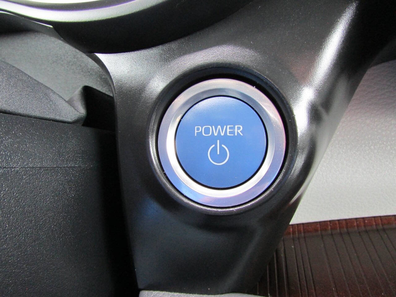 Used 2024 Toyota Sienna XLE image 25