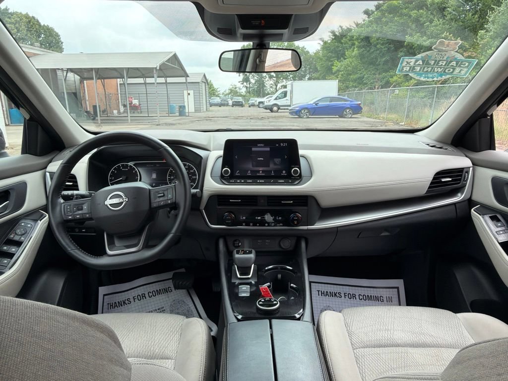 Used 2025 Nissan Rogue SV AWD/4WD image 20