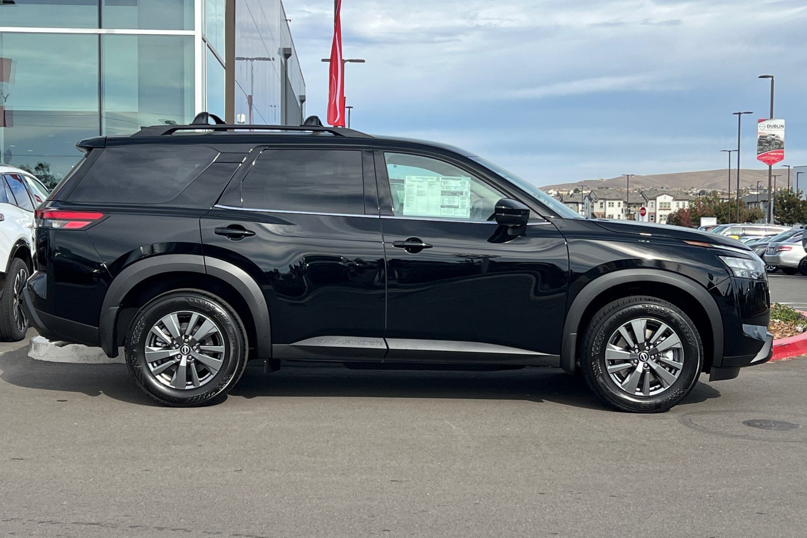 New 2025 Nissan Pathfinder SV image 3