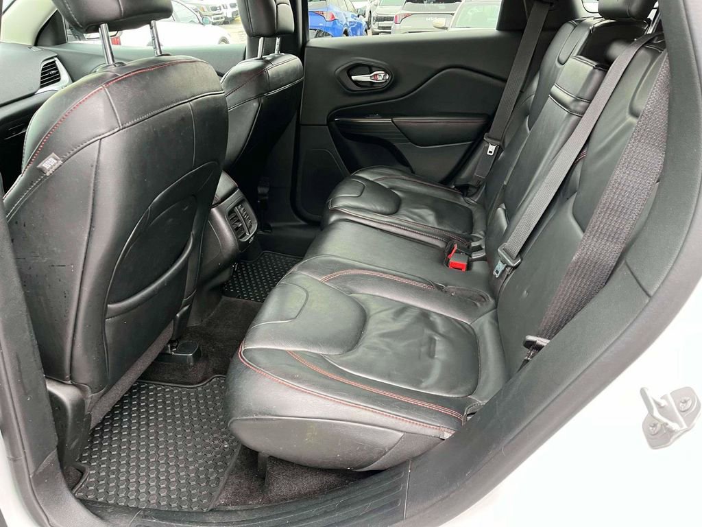 Used 2015 Jeep Cherokee Trailhawk w/ Comfort/Convenience Group image 9