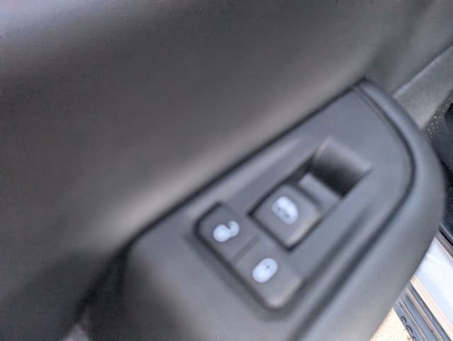 Used 2025 Jeep Grand Cherokee Altitude AWD/4WD image 14