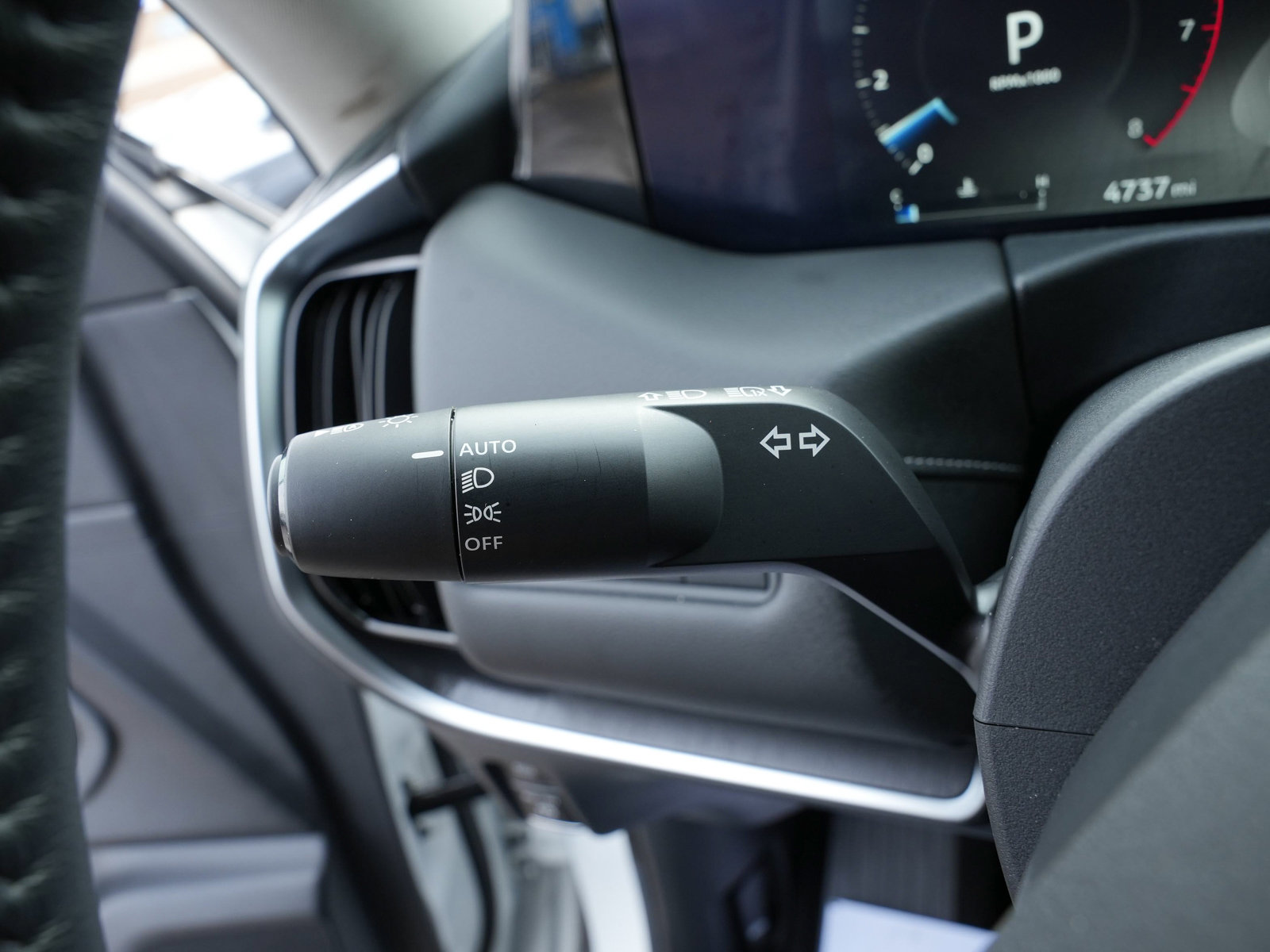 Used 2025 Nissan Armada SV image 27