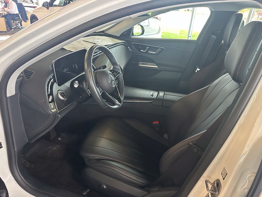 Used 2025 Mercedes-Benz E 350 4MATIC Sedan image 14