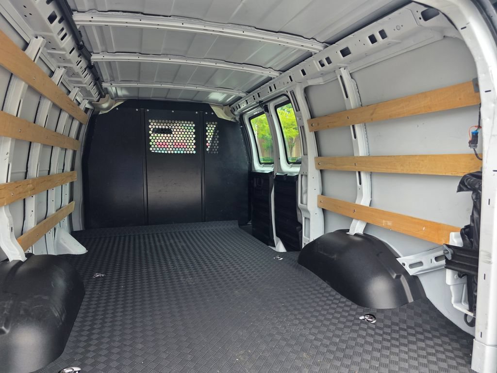 Used 2025 Chevrolet Express 2500 w/ Driver Convenience Package RWD image 27