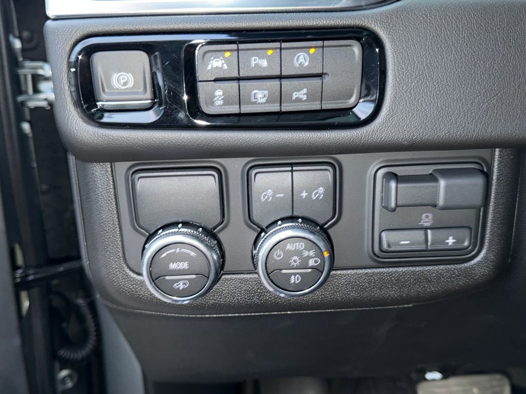 Used 2026 GMC Yukon XL Denali w/ Denali Reserve Package image 34