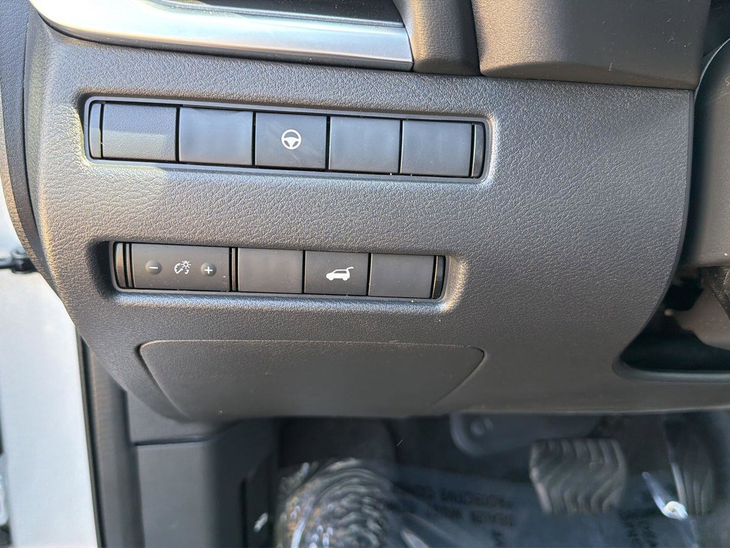 Used 2022 Nissan Rogue SV w/ SV Premium Package FWD image 19