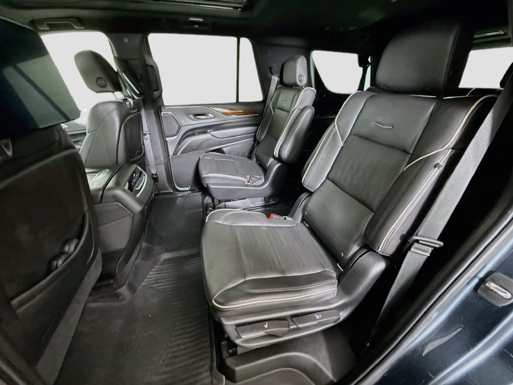 Used 2021 Cadillac Escalade Premium Luxury AWD/4WD image 25