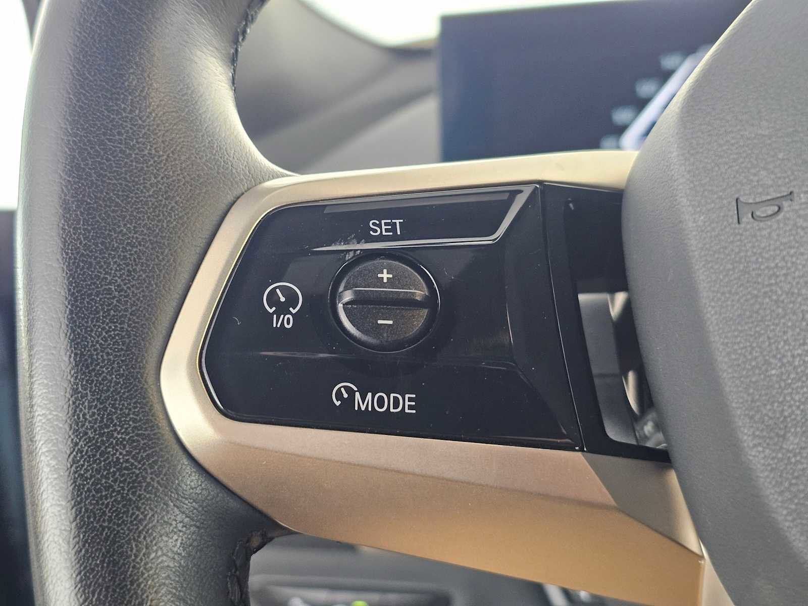 Used 2023 BMW iX xDrive50 w/ Premium Package image 29