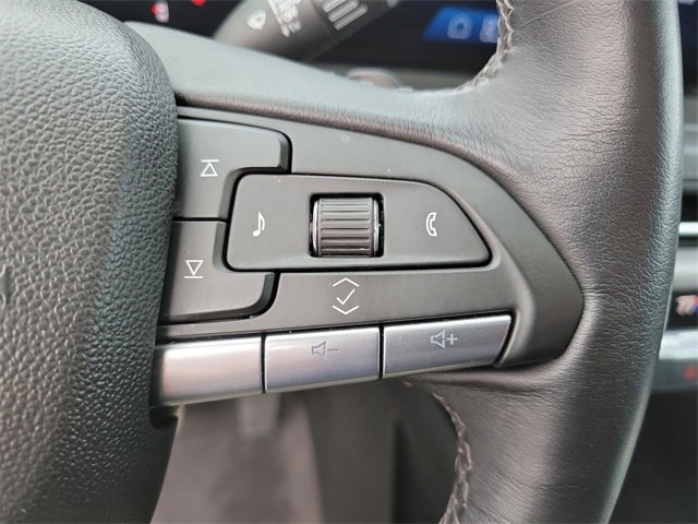 Used 2025 Cadillac XT4 Premium Luxury image 30