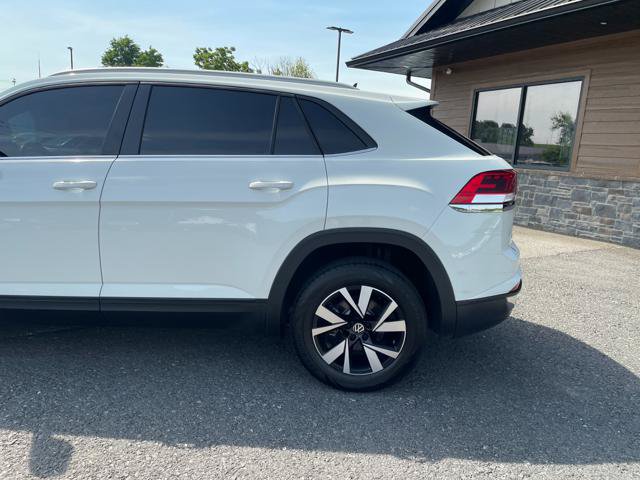 Used 2022 Volkswagen Atlas Cross Sport SE AWD/4WD image 3