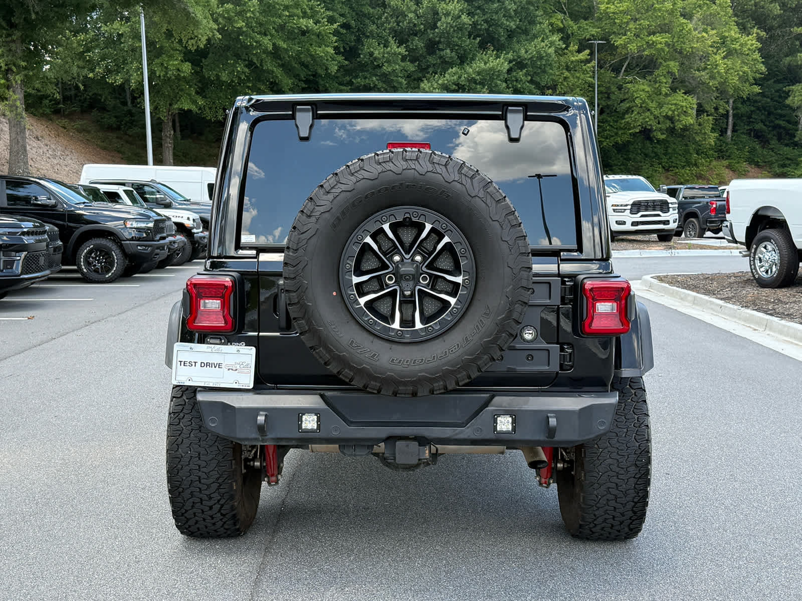 Used 2024 Jeep Wrangler Unlimited Rubicon AWD/4WD image 4