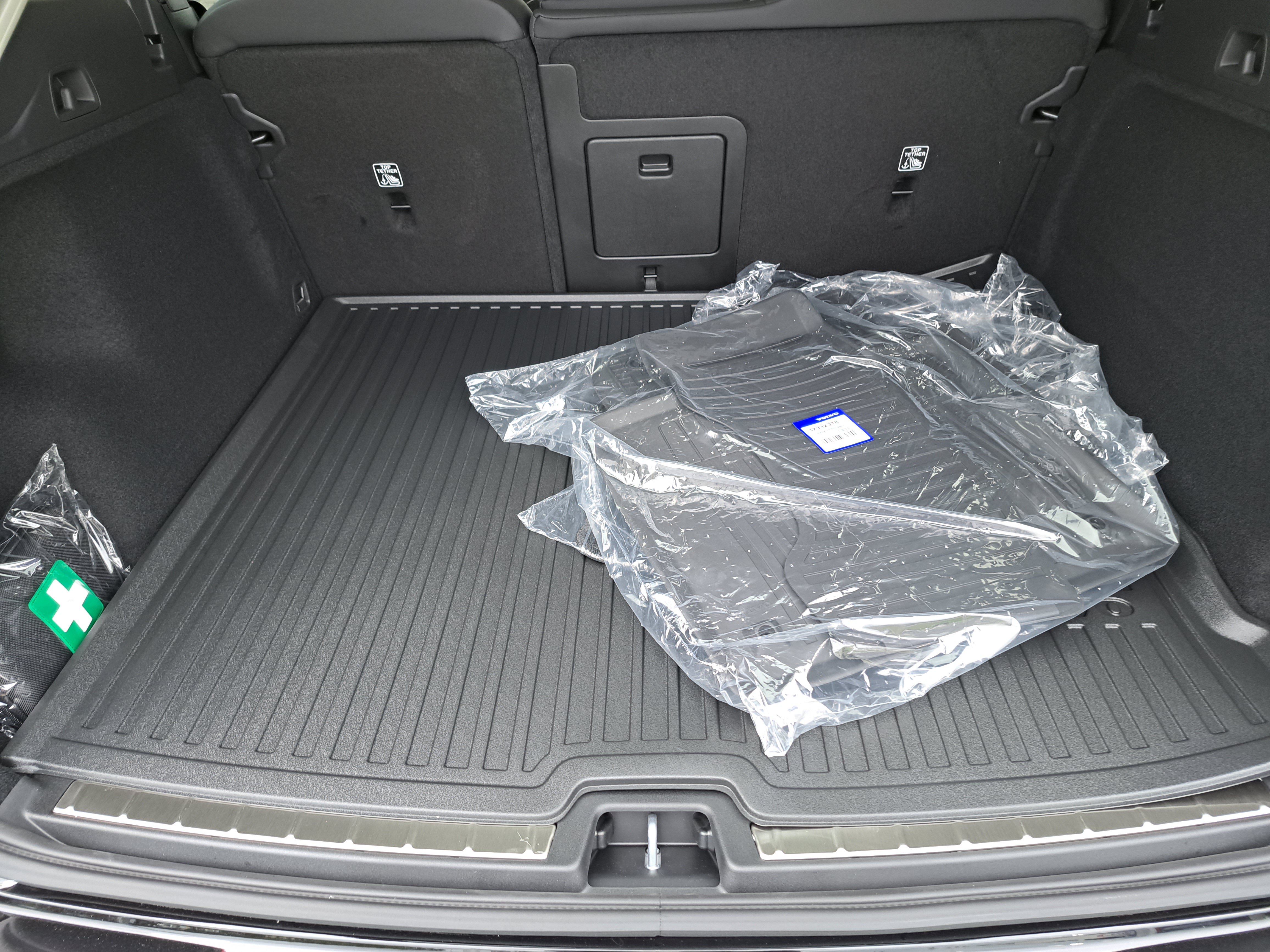 New 2026 Volvo XC60 B5 Plus w/ Protection Package Premier AWD/4WD image 8