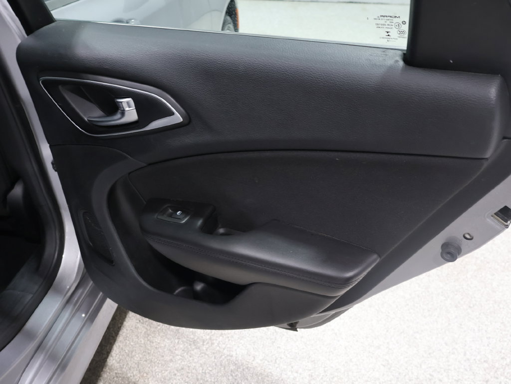 Used 2015 Chrysler 200 Limited w/ Convenience Group FWD image 22