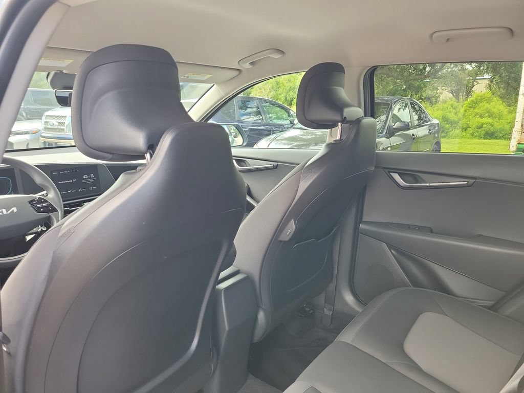 Certified 2025 Kia Niro LX FWD image 25