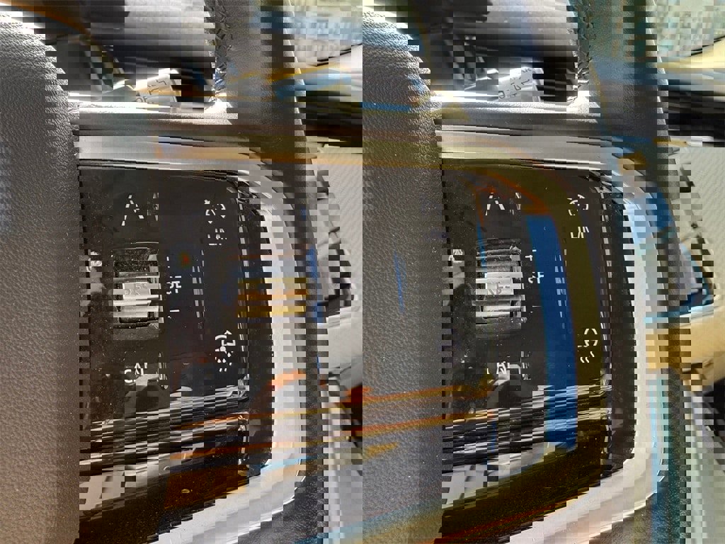 Used 2021 Land Rover Range Rover Velar S image 21