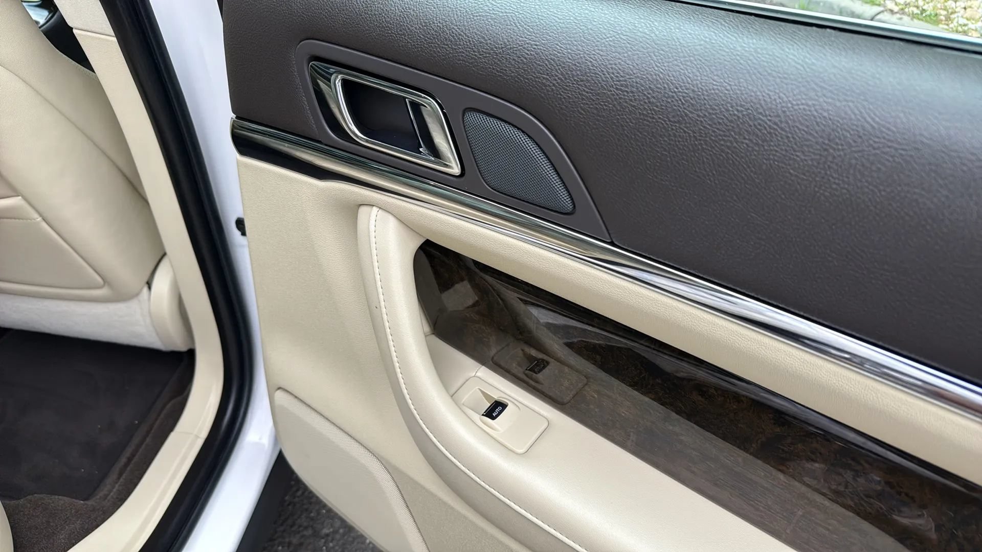 Used 2014 Lincoln MKS AWD w/ Equipment Group 101A image 18