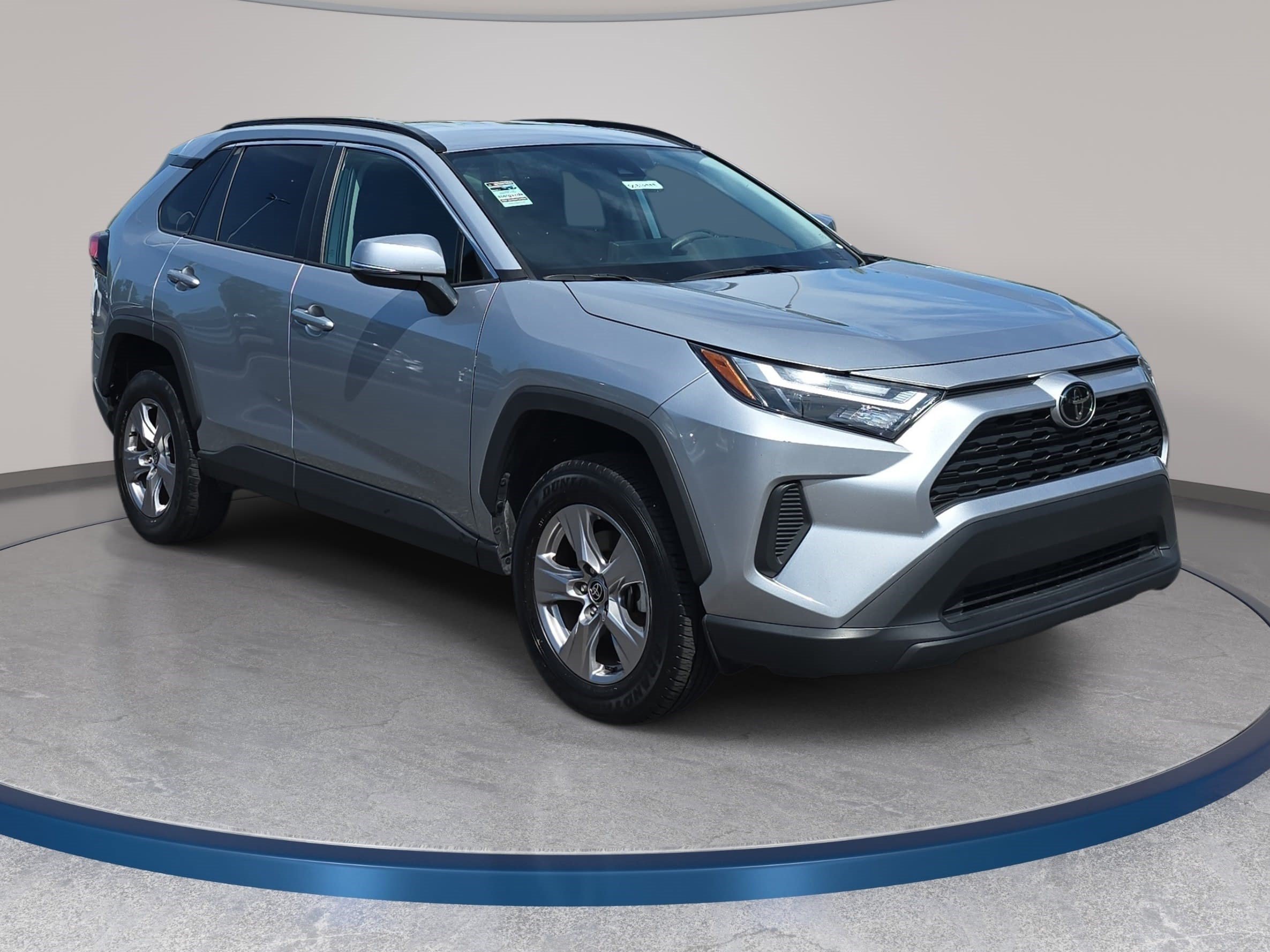 Used 2025 Toyota RAV4 XLE FWD image 3