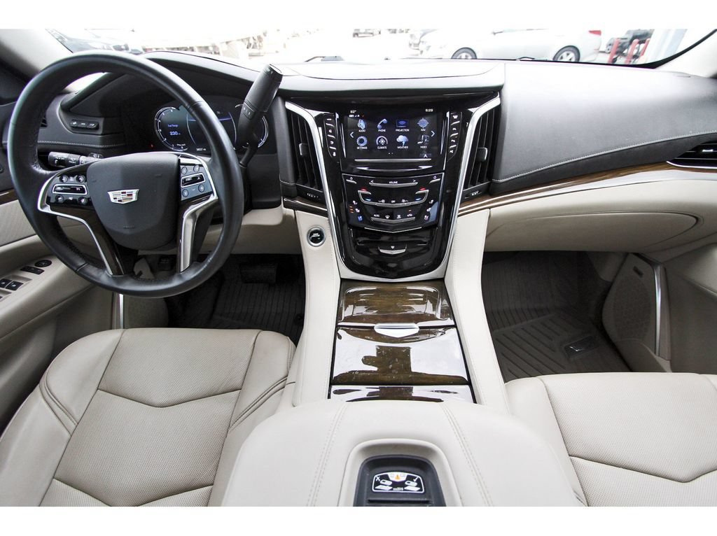 Used 2020 Cadillac Escalade Luxury RWD image 10