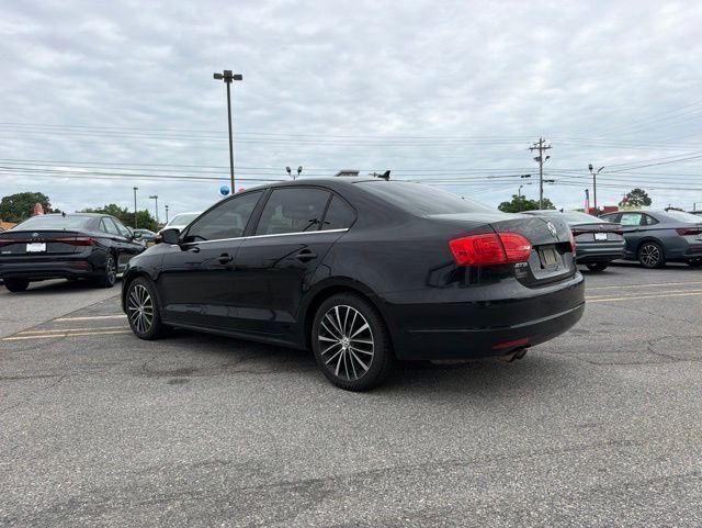 Used 2012 Volkswagen Jetta SEL FWD image 4