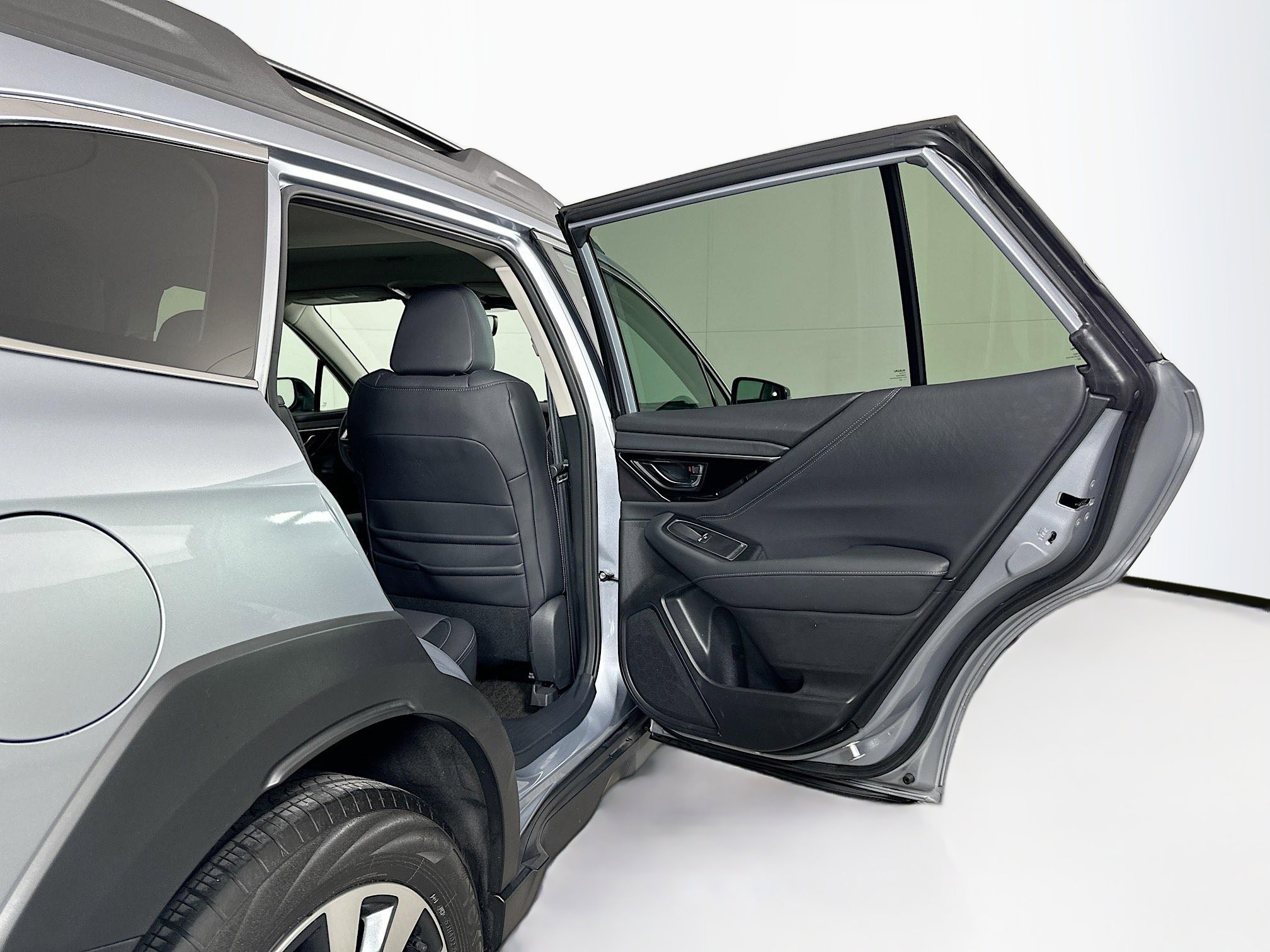 Used 2023 Subaru Outback Limited image 32