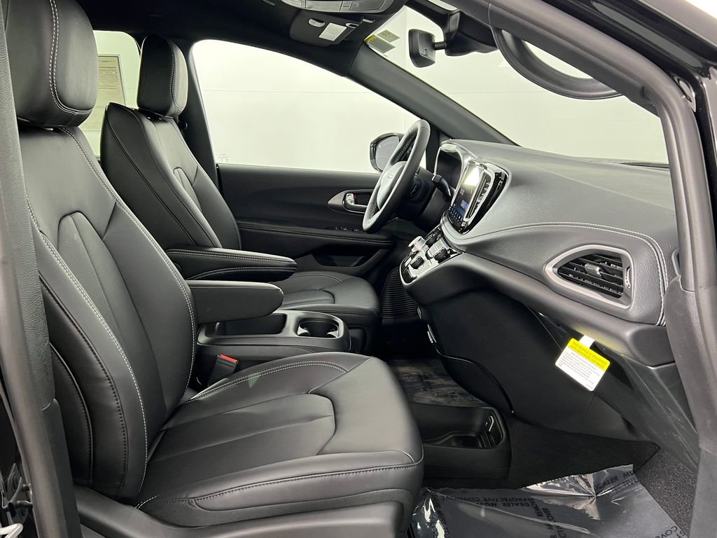 New 2026 Chrysler Pacifica Select image 20