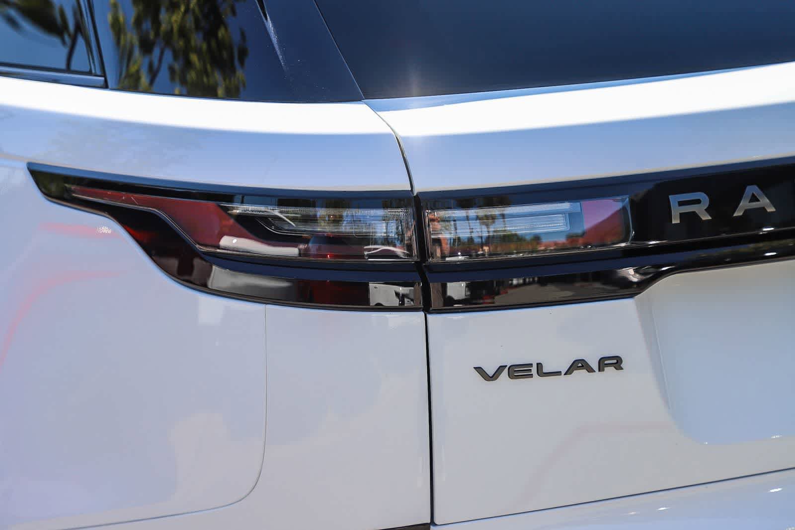 Certified 2025 Land Rover Range Rover Velar Dynamic SE AWD/4WD image 7